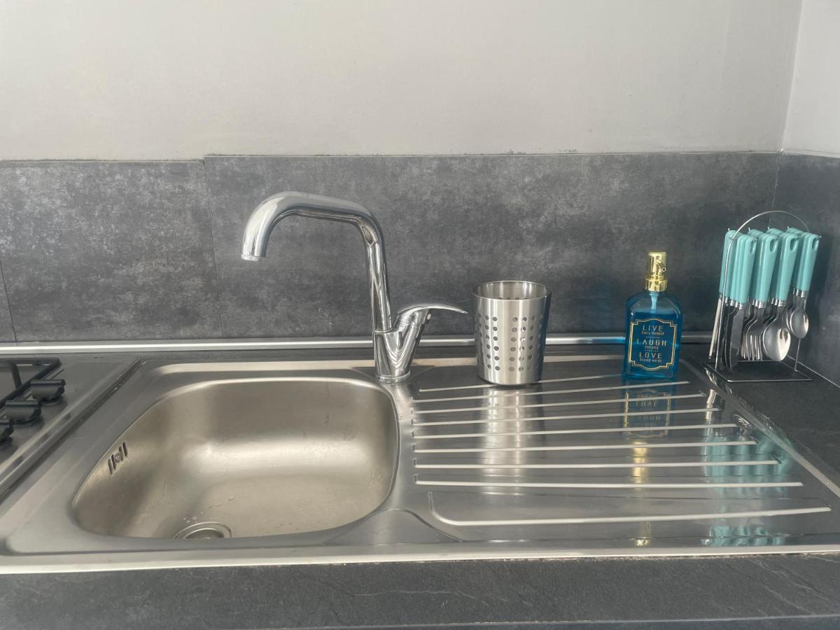 Airport Apartment Happyhouse ฟิวมิชีโน ภายนอก รูปภาพ